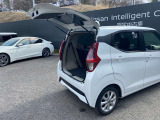 バックドア全開写真です。荷物等載せるときは、ぶつからない位置に、駐車し、バックドアを開けるよう、注意下さい。