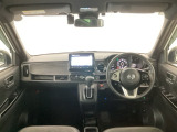 【前方視界】開放的な前方視界!運転がしやすく疲れにくいです♪窓が大きく、見通しがとっても良いおクルマですよ♪