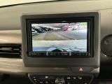 【バックカメラ】運転が苦手な方も車庫入れラクラクです!ギアをリバースに入れれば自動的に切り換わりますので、面倒な操作は不要です♪狭い駐車場もお車を傷つけず安心ですね!