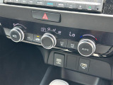 【オートエアコン】車内温度を感知して自動で温度調整をしてくれるのでいつでも快適な車内空間を創り上げます。