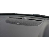 【harman/kardon】世界のオーディオファン垂涎のプレミアムサウンドシステムを搭載。原音に近い音場空間を忠実に再現。乗る人すべてに最良の音響体験を提供します。