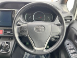 【ステアリングスイッチ】運転中、前方から目線をそらすことなく、オーディオ等の操作が可能な便利機能!安心&快適なドライブを演出してくれます♪