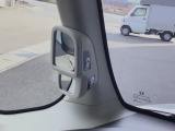 停車時や発進時、対向車とのすれ違いや路肩に寄せる時など、車両左側前方を確認するときに役立ちます♪