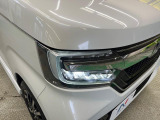 【LEDヘッドライト】悪天候や夜間走行時も良好な視界を確保し安心して運転できる高輝度LEDヘッドライトを装備!点灯速度が早く、消費電力も抑えられています。