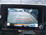 バックガイドモニターで、後方を確認しながら安心して駐車することができます。運転初心者も熟練者も必須の機能ですよ!