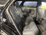 後部座席も気になるようなキズ・汚れやへたり等、大きなダメージはなく、良好な状態です。