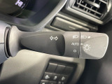 【オートライト】周りの明るさに応じて自動でヘッドライトの点灯・消灯ができる機能です!ライトの付け忘れ・消し忘れなどが無くなり、雨の日や夕方の走行も安心!トンネル通過時も便利ですね♪