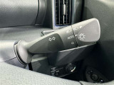 【オートライト】車外の明るさに応じて、自動的にライトの点灯・消灯をしてくれます。