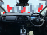 インパネ全体:視界が開けて前が見やすい設計です!安全に運転できます!