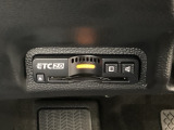 ハンドルの左下にETC2.0がついています。高速道路の料金所の通過も楽々です!。 カードの取り出しもしやすい場所についています。