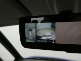 パノラミックビューモニター付きです。車両を上から見たような映像をディスプレイオーディオ画面に表示。運転席からの目視だけでは見にくい、車両周辺の状況をリアルタイムでしっかり確認できます。