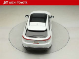 後方視界は、大きなバックドアガラスを採用し、十分確保されています。この車には、バックカメラとインテリジェントクリアランスソナーが付いています。ご安心ください。