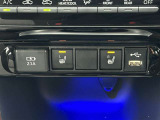 運転席・助手席にはシートヒーターが付いております!寒い冬でも快適にドライブできますね♪(^▽^)