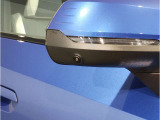 【BMWミラー】視認性の高いスタイリッシュなミラー。自動防眩機能も付いており夜間のドライビングをサポートします。