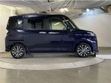 運転席側も電動のスライドドアとなってます。乗り降りや荷物の出し入れが楽になり便利です。