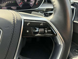地図情報や車両情報などをステアリングのスイッチから操作して表示できます。