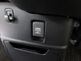 12V電源ソケットを設置しております。周辺機器の充電にご利用頂けます。