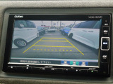 バック駐車が苦手な方や、初めてのお車で不安な方でも後方をナビ画面に映してくれるので、ラクラク停められます。
