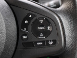 クルーズコントロールが装備されており、速度設定をするだけで一定の速度で自動走行が可能!!一定速度の走行なので燃費の向上やアクセルペダルを踏む必要が無いので長距離ドライブが快適になります!!