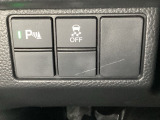 ハンドルの左下にHondaセンシング用の、VSA(ABS+TCS+横滑り抑制)解除スイッチなどがついています。