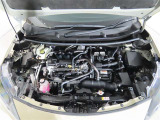 車にとって、とても大切な部分のエンジンルーム。綺麗に清掃済みで安心です。
