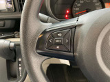 運転中、オーディオの操作をしてて、ハッとしたことはありませんか?ステアリングスイッチは、運転中でもハンドルでオーディオの操作が可能です。安全なドライブをサポートします。