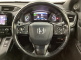 ハンドルにHondaセンシング系のクルーズコントロールやレーンキープアシストなどのスイッチと、オーディオの操作スイッチが装備されています。ハンドルから手を離さず安全に操作できます。