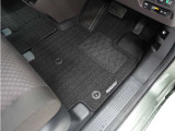 ◆視界広々で非常に運転しやすくロングドライブでも疲れを感じさせないすっきりとまとまったインパネ周りです。
