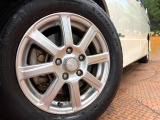 【15インチアルミホイール】外観にマッチしたアルミホイールを装着しております。各種アルミホイールや、スタッドレスタイヤも取扱いしております。是非ご相談ください♪