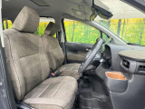 運転席シート廻りは使用感も少なく、良好な状態となっています。前オーナー様が丁寧に使っていたことがよくわかりますね。