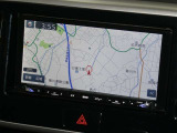【7インチ】目的地を設定すれば、初めての場所でも簡単に行くことが出来ます。(音楽だって聴けちゃいます。)今や欠かせないアイテムですね。カーナビと共に楽しいカーライフを送って下さい!