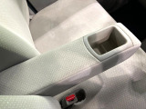 【アームレスト】運転中の身体の負担を軽減してくれるアームレストを装備♪