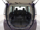 後席を格納すると大きなスペースが出来るので大きな荷物も積み込めます!