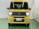 LEDヘッドライトを装備しています。LEDヘッドライトはとても明るく、雨の日や夜間走行も安全・安心です。オートライトコントロール付きで周囲の明るさに応じて自動で点灯・消灯します