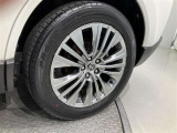 『トヨタ純正アルミホイール装着車になります!』スタイリッシュでとてもかっこいいですね♪