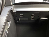 センターコンソールBOX内にUSB端子2個&HDMI端子1個 ミュージックプレーヤー接続でお気に入りの音楽を楽しむことが出来ます♪