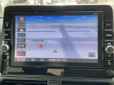 日産純正メモリーナビ(MM320D-L)装備、NissanConnectマイカーアプリ対応、オペレーター通話や音声対話検索、スマホアプリと連動などに対応した高機能ナビ。