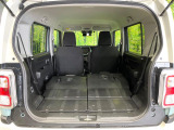 普段のお買い物や通勤、送迎等に十分な荷室スペースを確保しております。セカンドシートを倒すと、大きな荷物の積載も可能です♪