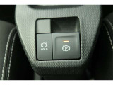 【電動パーキングブレーキ】オートモードのときは、シフトレバーの操作に応じてパーキングブレーキが自動で作動♪