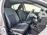 運転席まわりには十分なスペースがあり、大柄な方でもゆったり運転していただける環境です。
