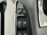 狭い駐車場で便利な電動格納ドアミラーが付いています。