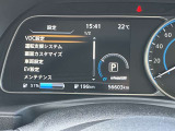メーター内センターディスプレイには車の様々な設定や情報が表示されます。