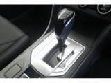 シフトパネルはシルバー塗装になっており、スポーティーさを演出。