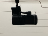 後方にもドライブレコーダーのカメラが付いています。前後両方でお車の周りを監視・記録いたします。