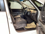 シートはフィット性も良く、楽な運転姿勢を保てます。