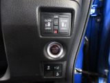 両側電動スライドドア。荷物で手が塞がる時など簡単にドアの開閉が出来ます。何より力いらずで開閉OK。女性やお年寄りにも優しい。電動機能はOFFにもできますから元気なお子様の駆け出しも安心。