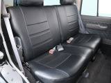 後部座席シートもブラックレザー調シートカバーをインストール済み!