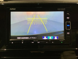バックでの車庫入れも安心です! リアカメラが付いているバックモニター付のナビを装備しております。操作線もついており距離感も画面から確認できます。