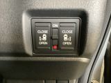 両側電動スライドドア