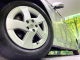 【15インチアルミホイール】外観にマッチしたアルミホイールを装着しております。各種アルミホイールや、スタッドレスタイヤも取扱いしております。是非ご相談ください♪